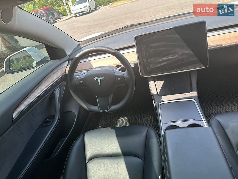 Седан Tesla Model 3 2022 в Днепре