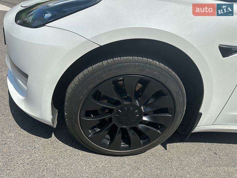Седан Tesla Model 3 2022 в Днепре