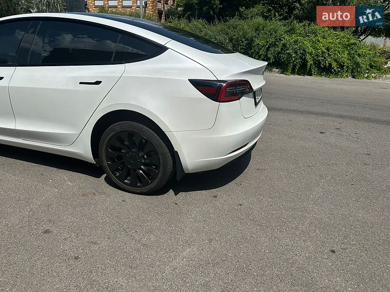 Седан Tesla Model 3 2022 в Днепре