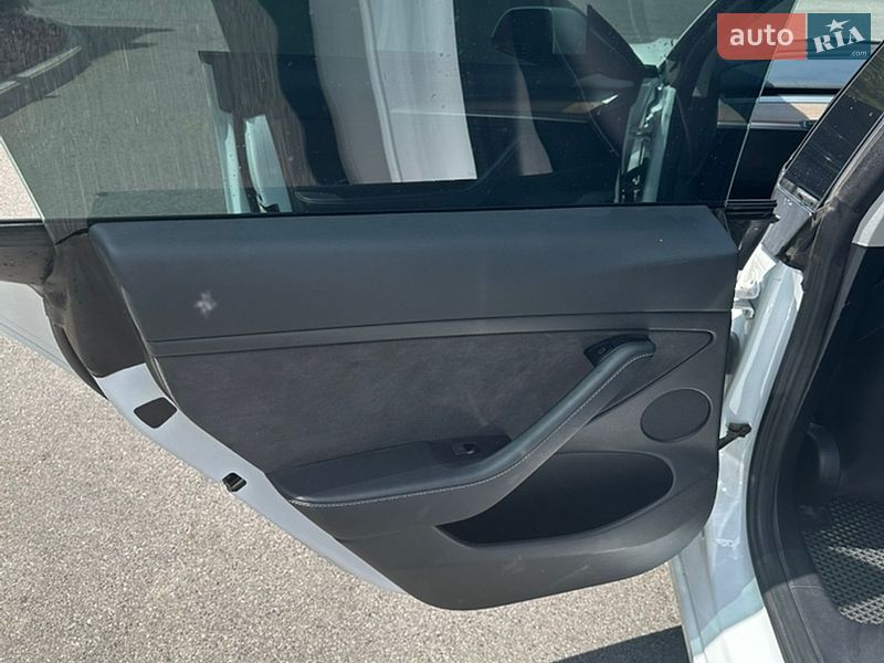 Седан Tesla Model 3 2022 в Днепре