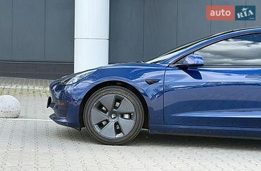 Седан Tesla Model 3 2021 в Киеве