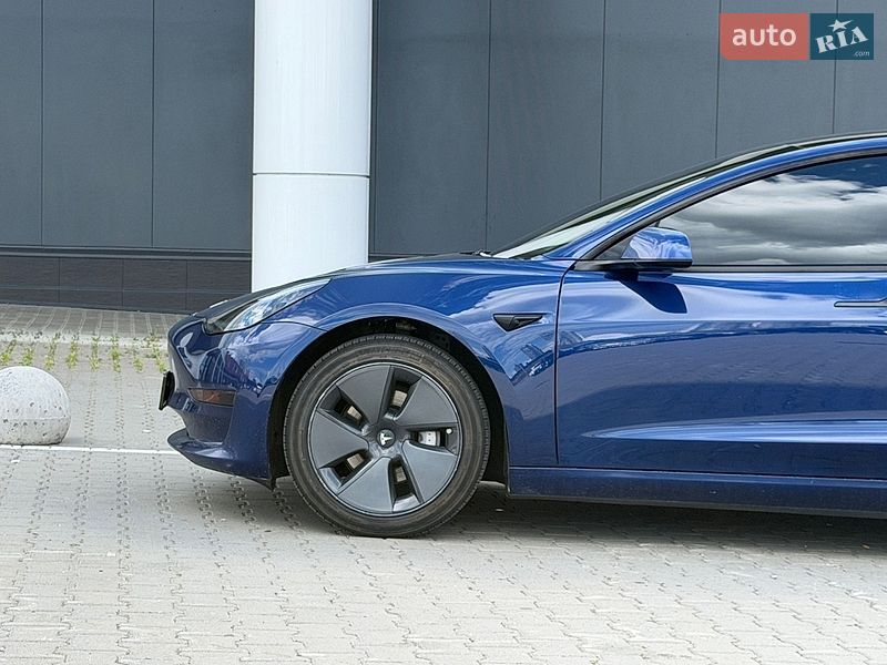Седан Tesla Model 3 2021 в Киеве