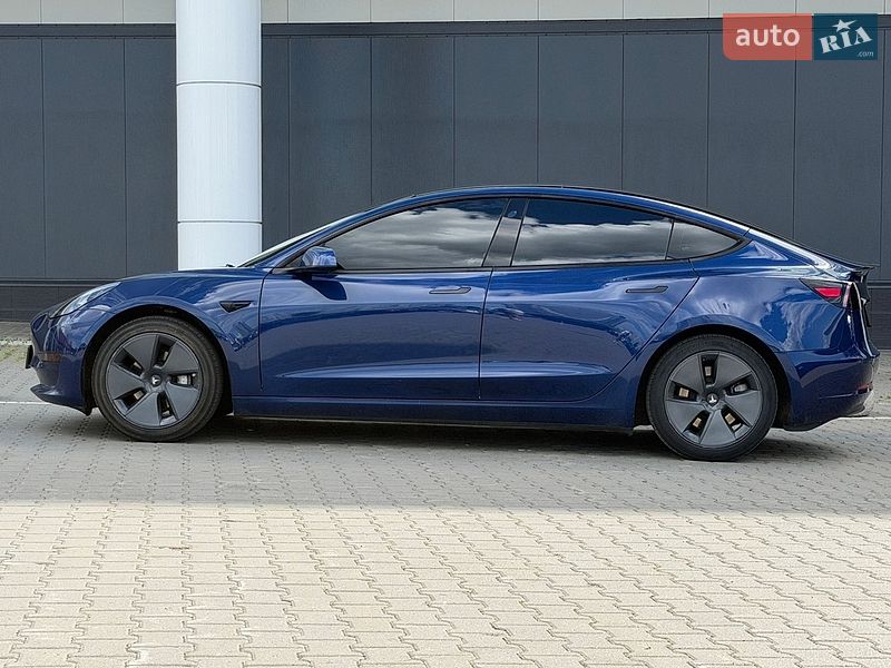 Седан Tesla Model 3 2021 в Киеве