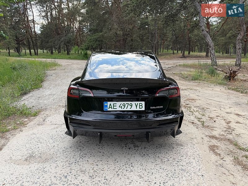 Седан Tesla Model 3 2023 в Дніпрі