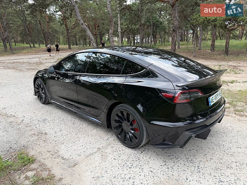 Седан Tesla Model 3 2023 в Дніпрі