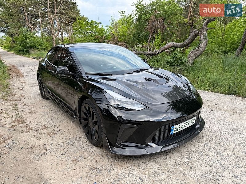 Седан Tesla Model 3 2023 в Дніпрі