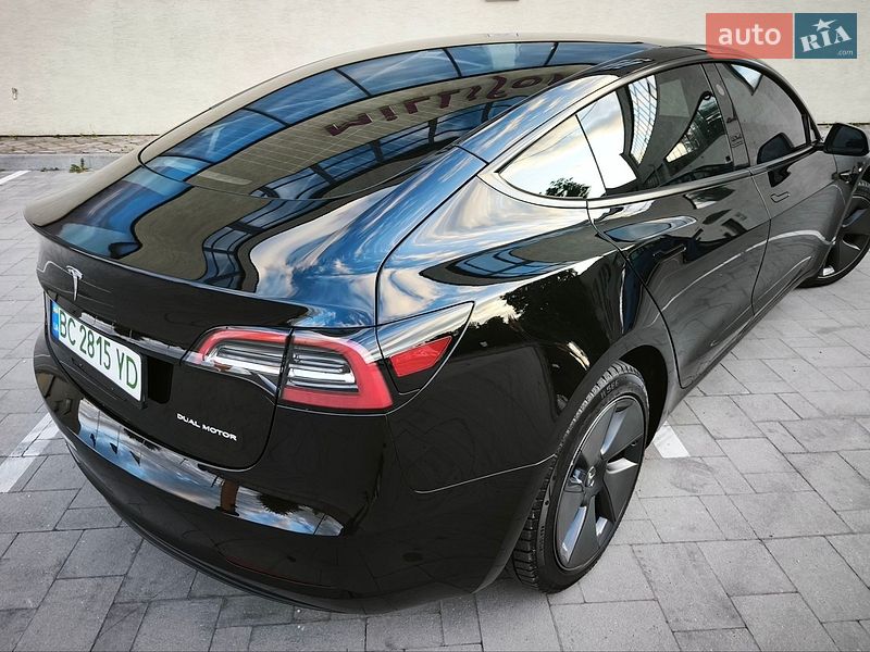 Седан Tesla Model 3 2023 в Стрию