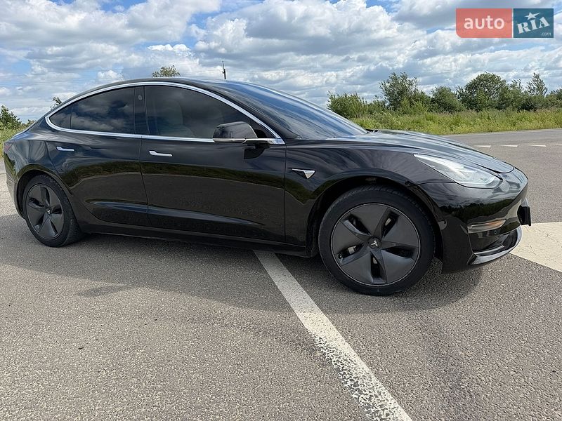 Седан Tesla Model 3 2020 в Городке