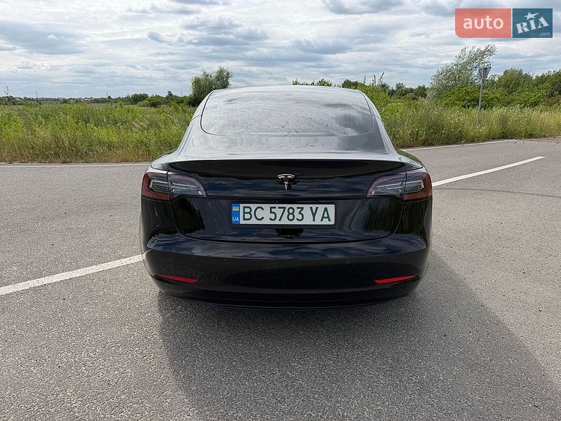 Седан Tesla Model 3 2020 в Городке