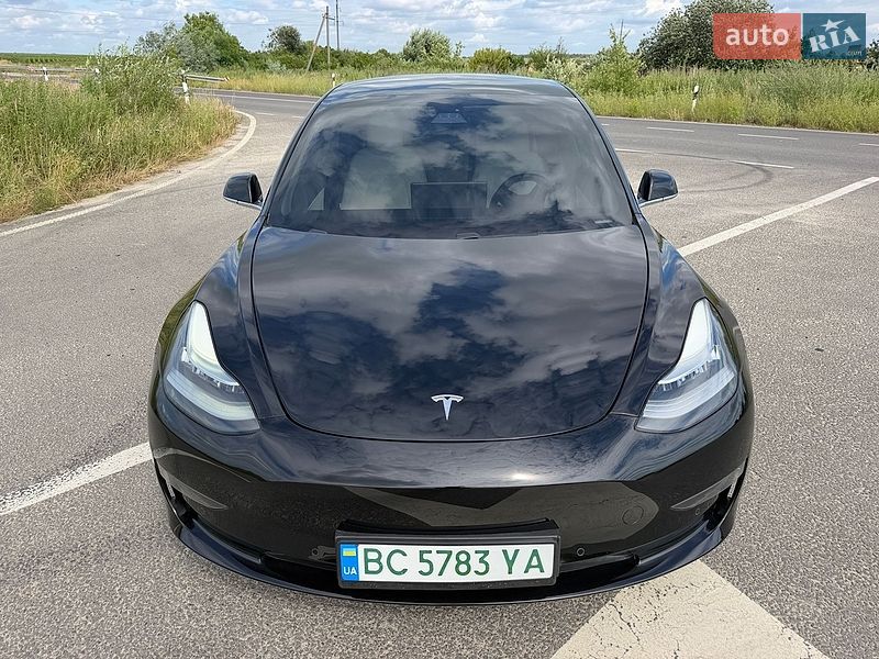 Седан Tesla Model 3 2020 в Городке