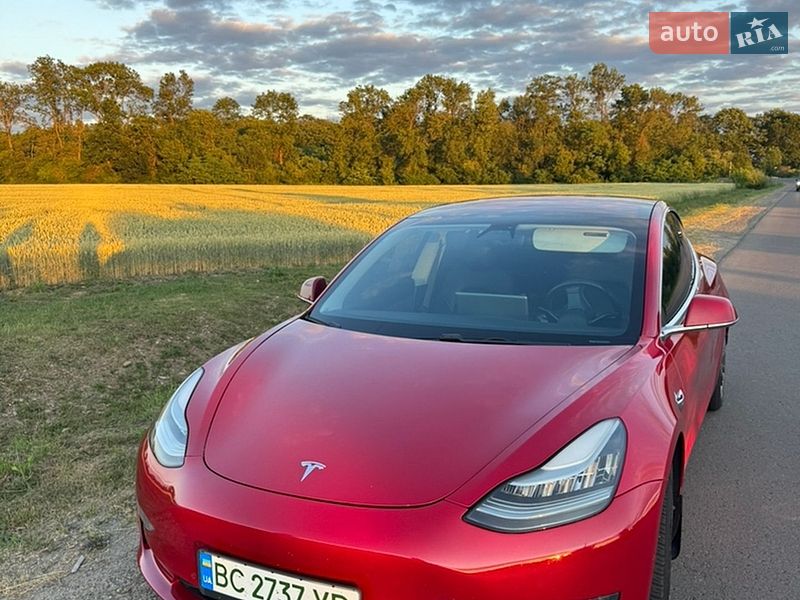 Седан Tesla Model 3 2018 в Львове