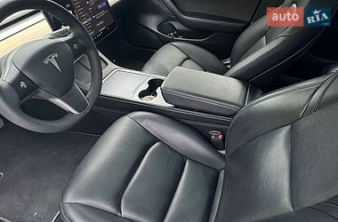 Седан Tesla Model 3 2021 в Киеве