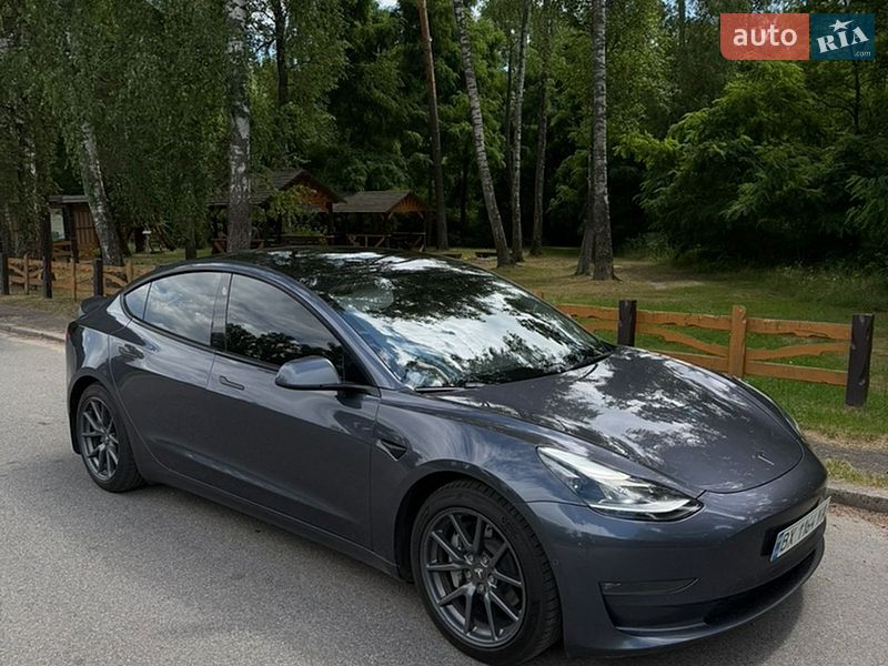 Седан Tesla Model 3 2022 в Чернигове