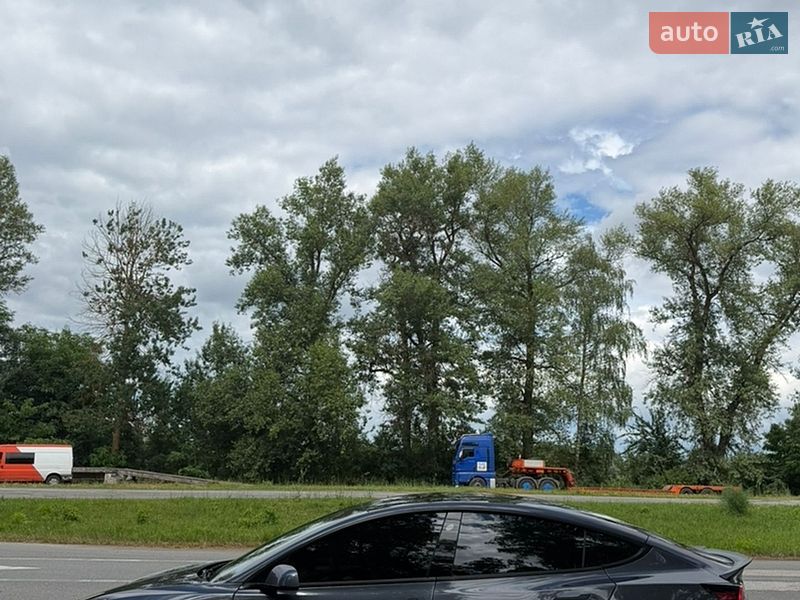 Седан Tesla Model 3 2022 в Чернигове