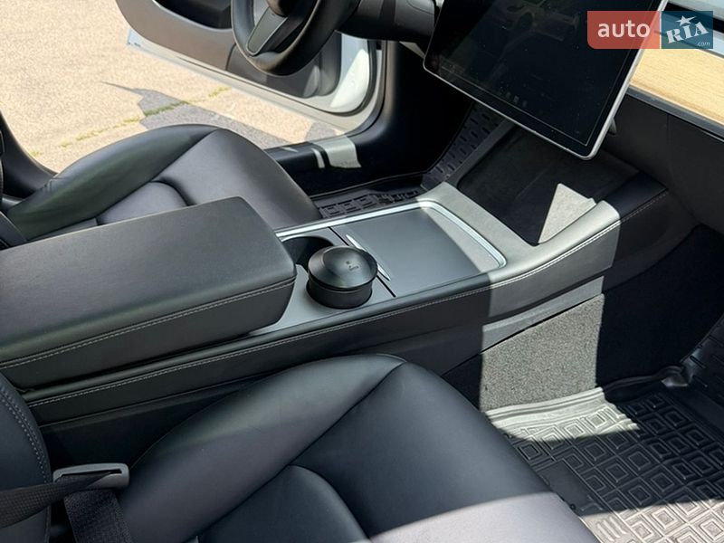 Седан Tesla Model 3 2023 в Одессе