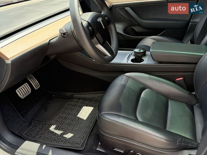 Седан Tesla Model 3 2023 в Одессе
