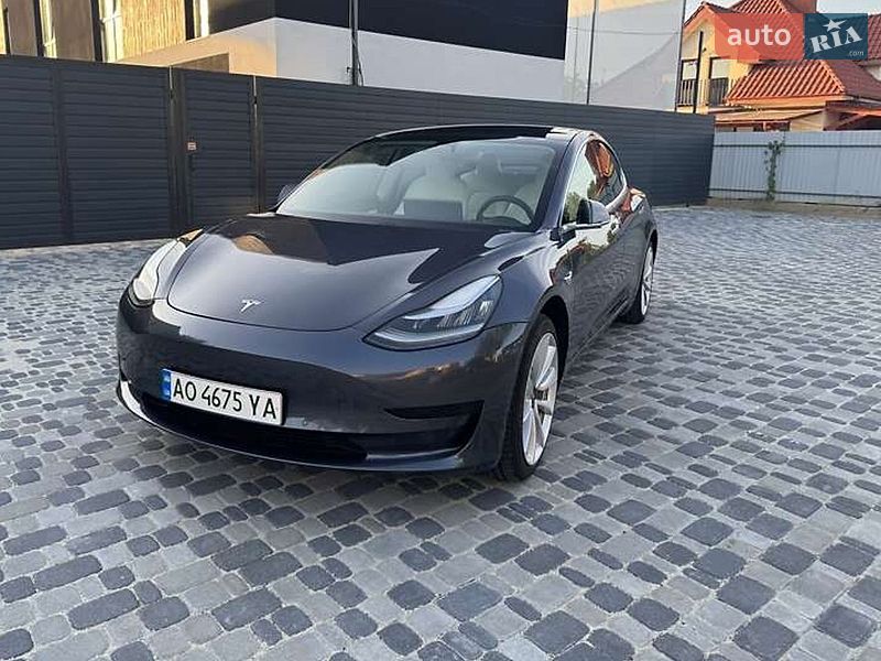 Седан Tesla Model 3 2019 в Львове