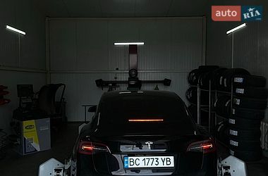 Седан Tesla Model 3 2019 в Львове