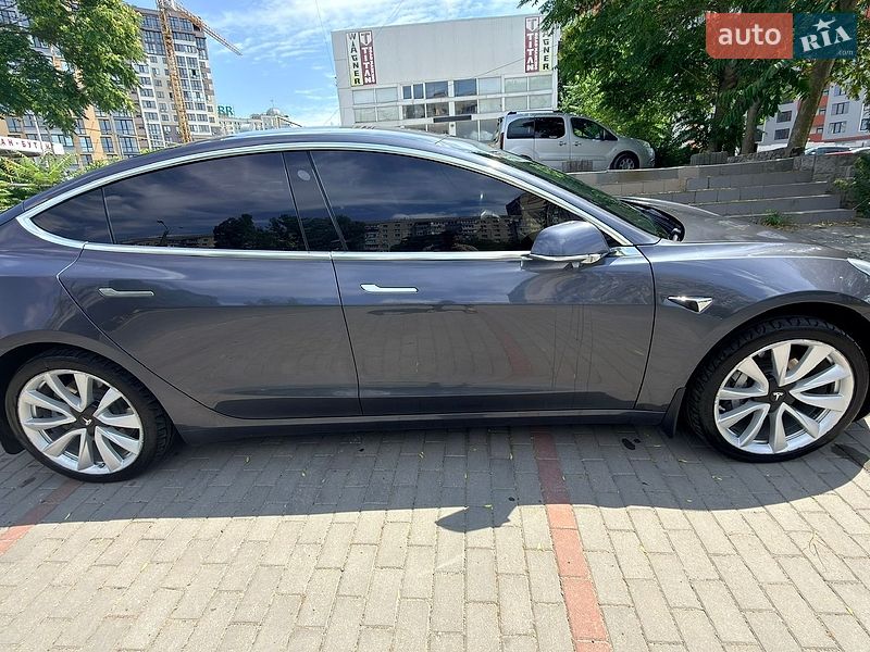 Седан Tesla Model 3 2018 в Киеве