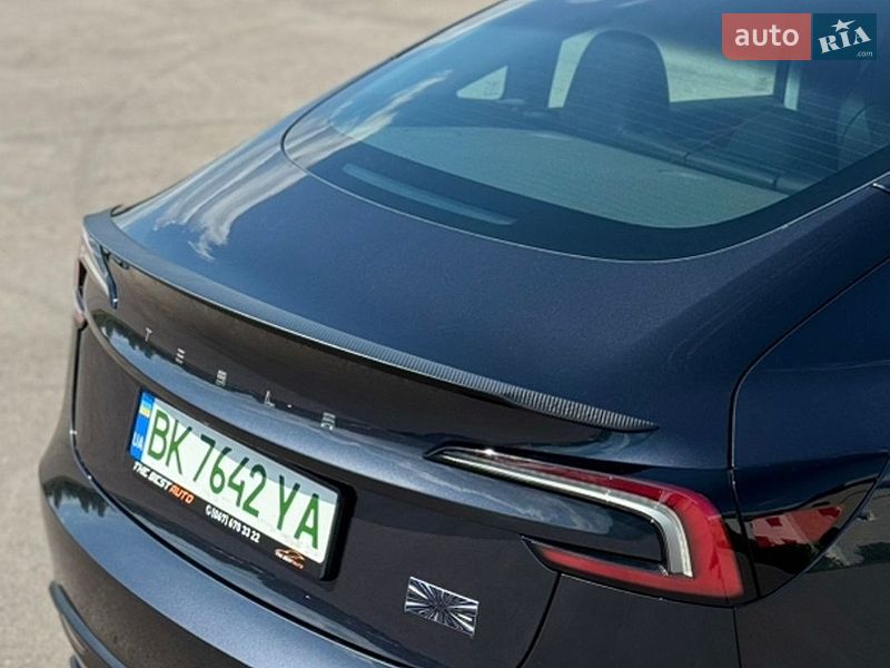 Седан Tesla Model 3 2024 в Ровно