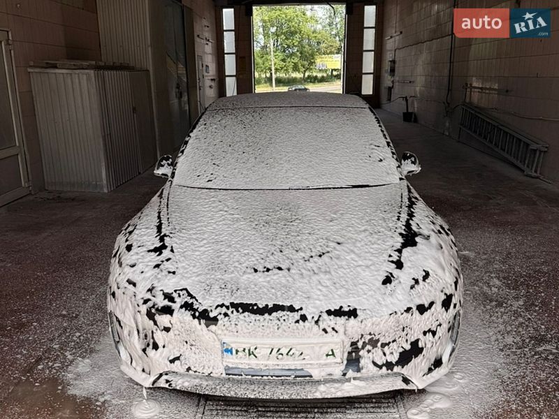 Седан Tesla Model 3 2024 в Ровно