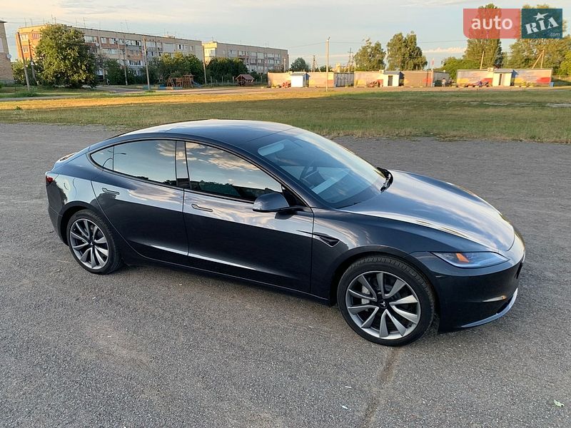 Седан Tesla Model 3 2025 в Киеве фото 3 Седан Tesla Model 3 2025 в Киеве
