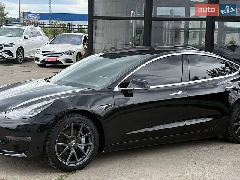 Седан Tesla Model 3 2019 в Киеве