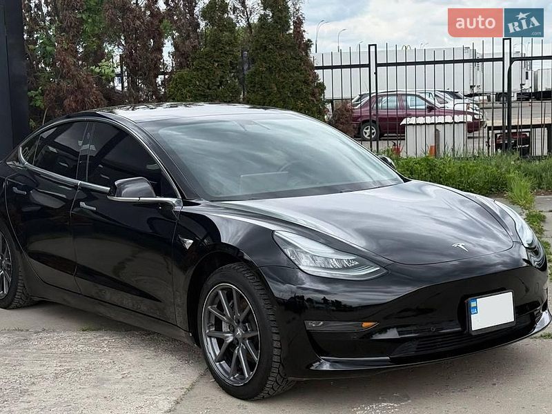 Седан Tesla Model 3 2019 в Киеве