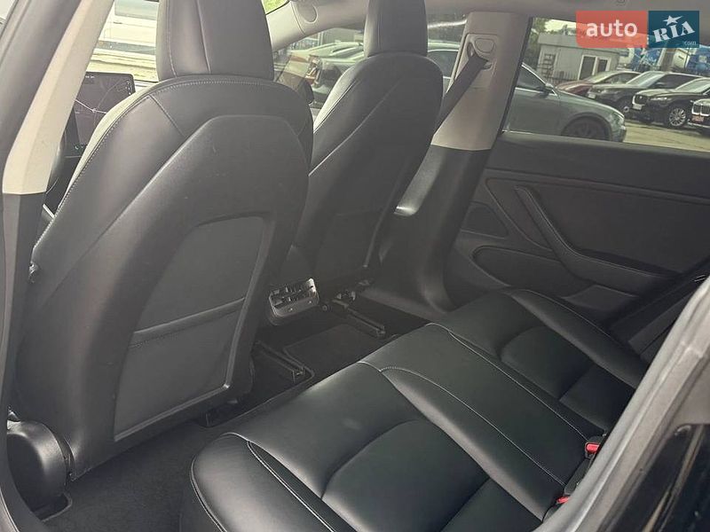 Седан Tesla Model 3 2019 в Киеве