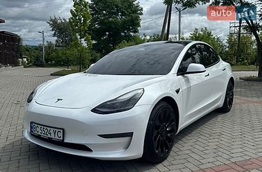 Седан Tesla Model 3 2022 в Золочеві