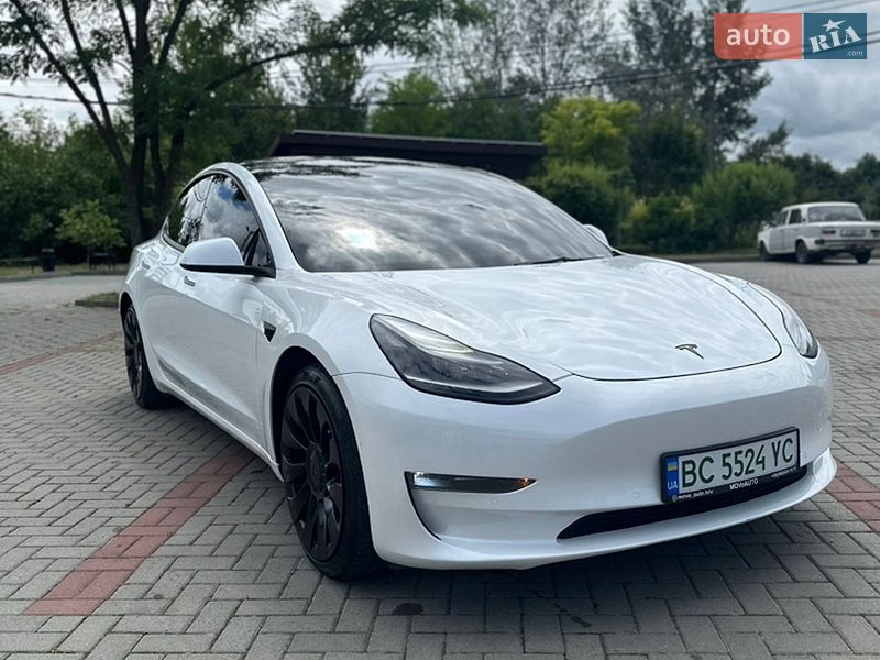 Седан Tesla Model 3 2022 в Золочеві