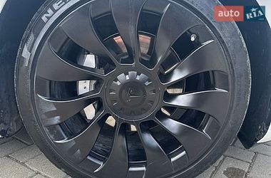 Седан Tesla Model 3 2022 в Золочеві