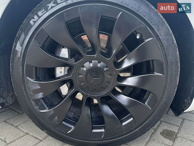 Седан Tesla Model 3 2022 в Золочеві