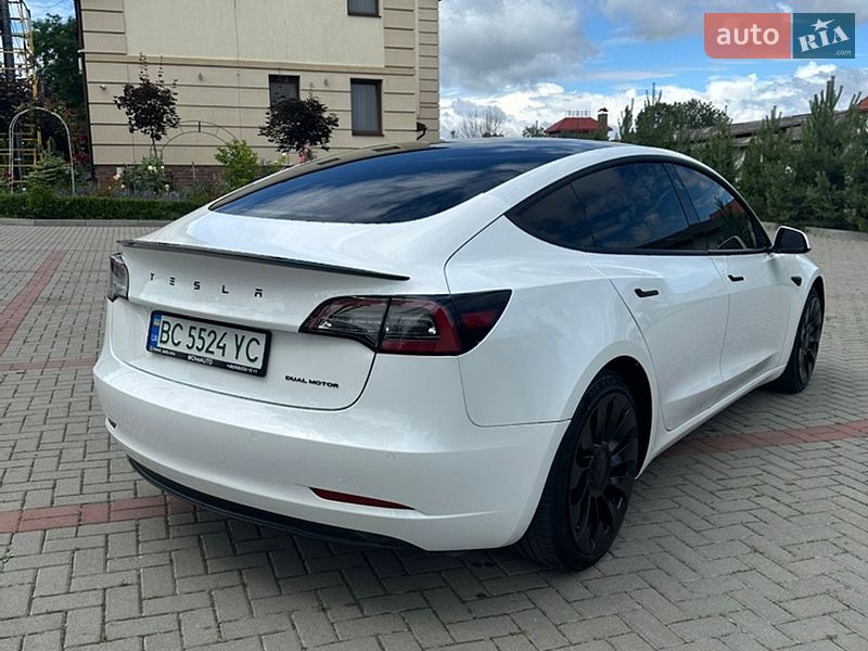 Седан Tesla Model 3 2022 в Золочеві