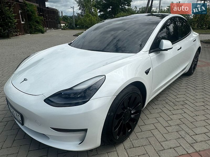 Седан Tesla Model 3 2022 в Золочеві