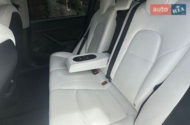 Седан Tesla Model 3 2022 в Золочеві
