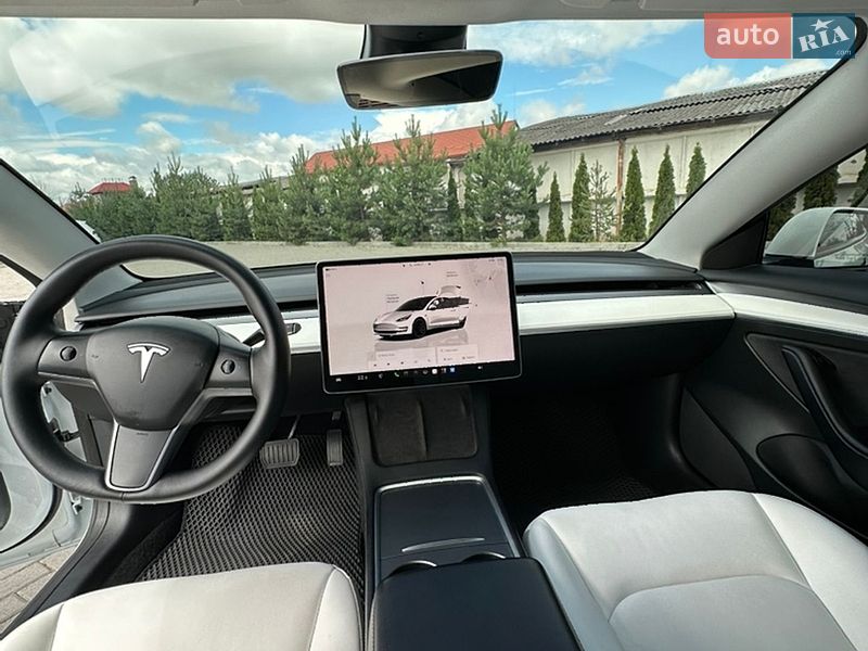 Седан Tesla Model 3 2022 в Золочеві