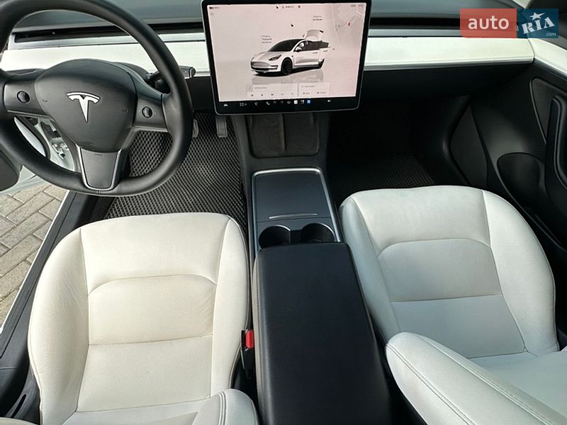 Седан Tesla Model 3 2022 в Золочеві
