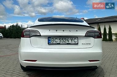 Седан Tesla Model 3 2022 в Золочеві