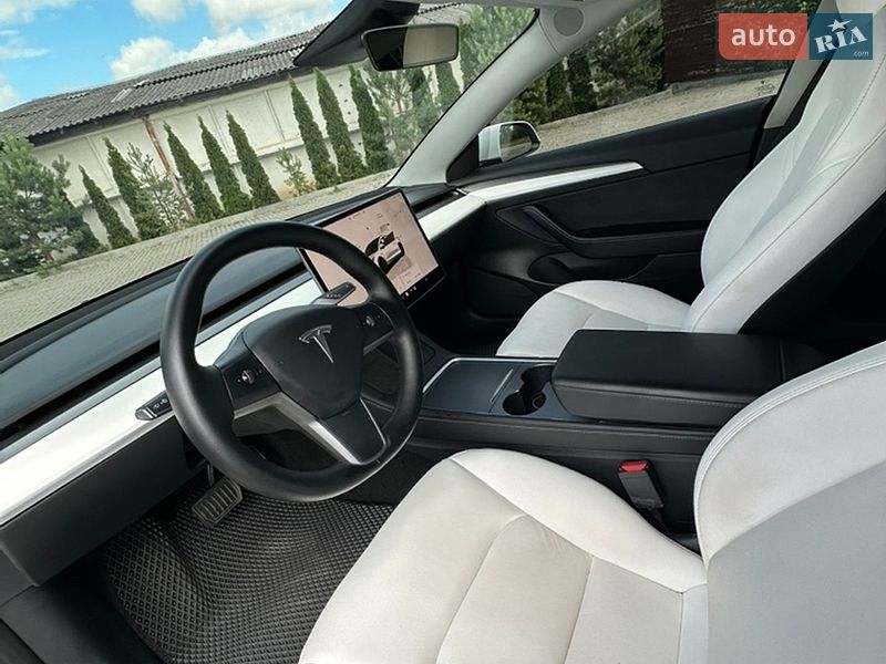 Седан Tesla Model 3 2022 в Золочеві