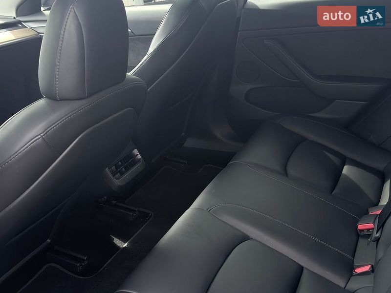 Седан Tesla Model 3 2022 в Киеве
