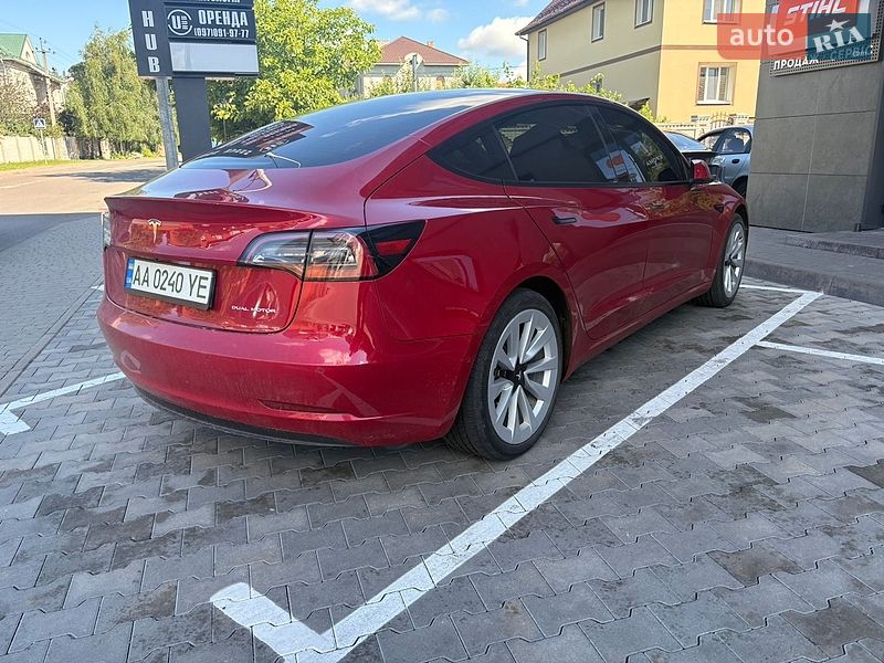 Седан Tesla Model 3 2021 в Киеве