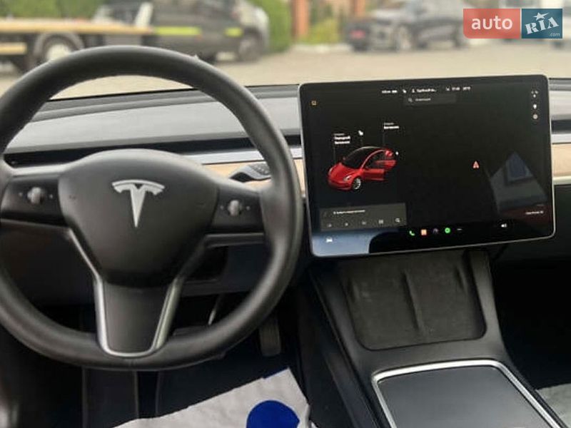 Седан Tesla Model 3 2021 в Киеве