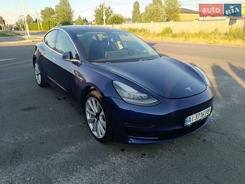 Седан Tesla Model 3 2019 в Киеве