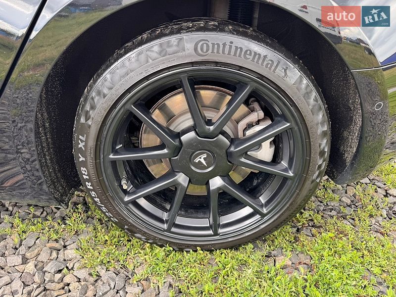 Седан Tesla Model 3 2021 в Луцке