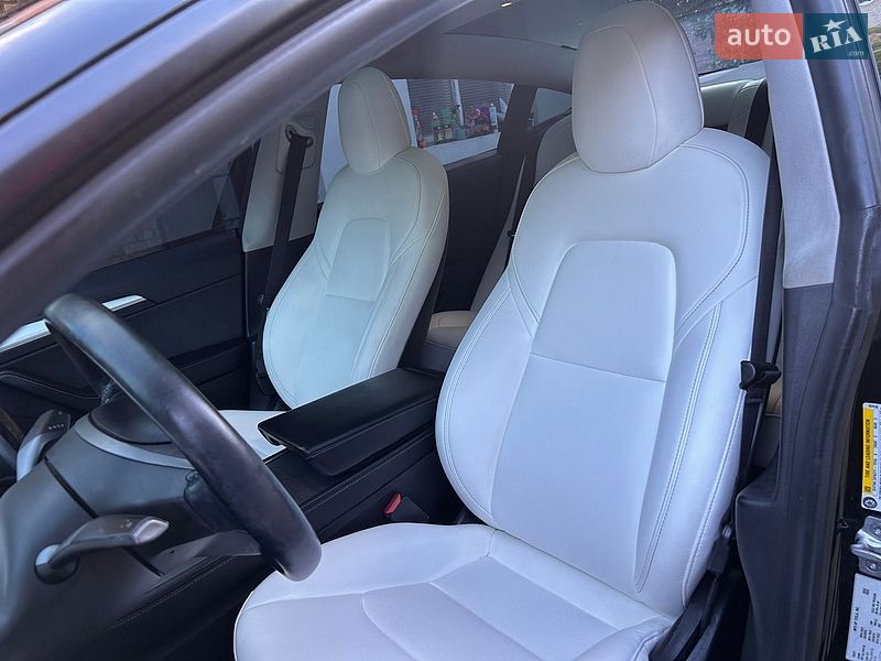 Седан Tesla Model 3 2021 в Вінниці