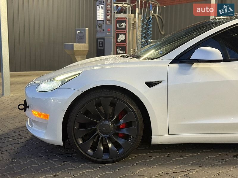 Седан Tesla Model 3 2020 в Луцке