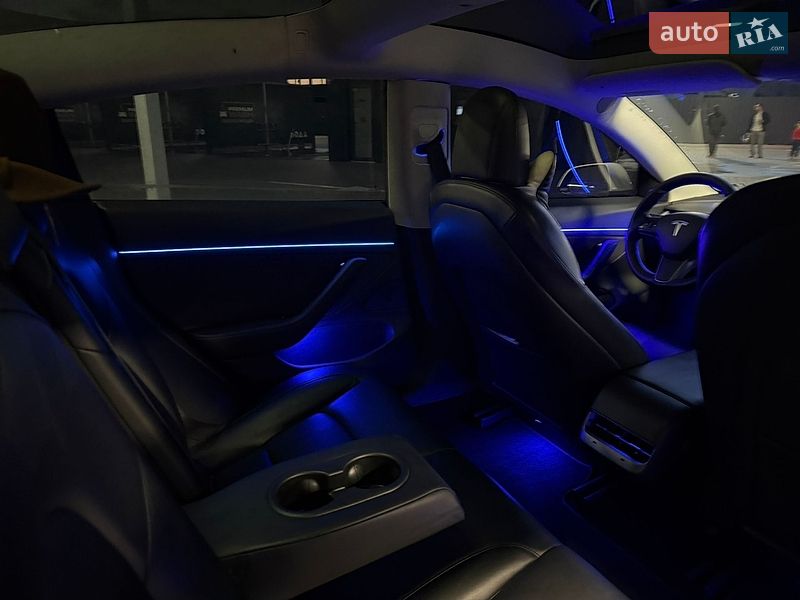 Седан Tesla Model 3 2020 в Луцке
