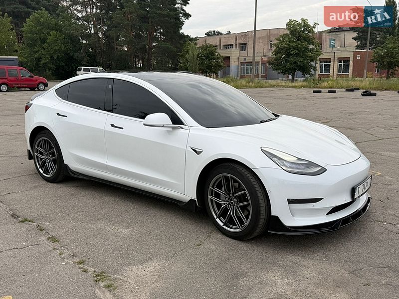 Седан Tesla Model 3 2019 в Киеве