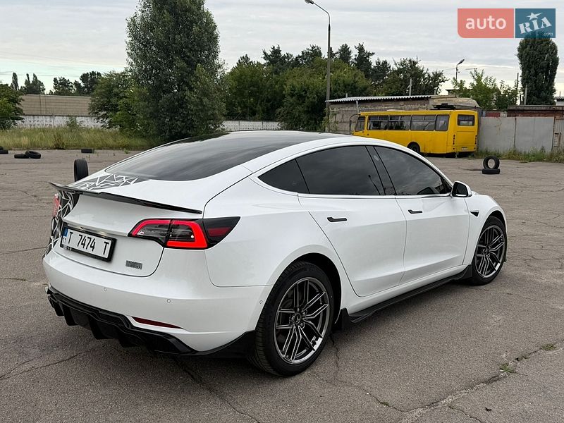 Седан Tesla Model 3 2019 в Киеве